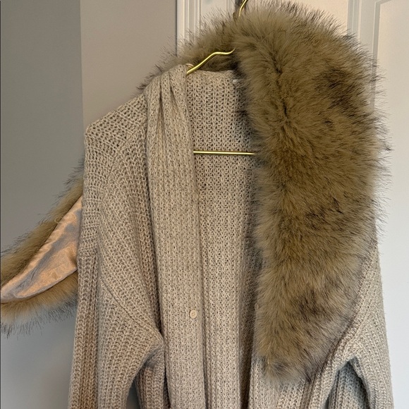 Faux Fur Collar Knit Cardigan - Picture 4 of 6